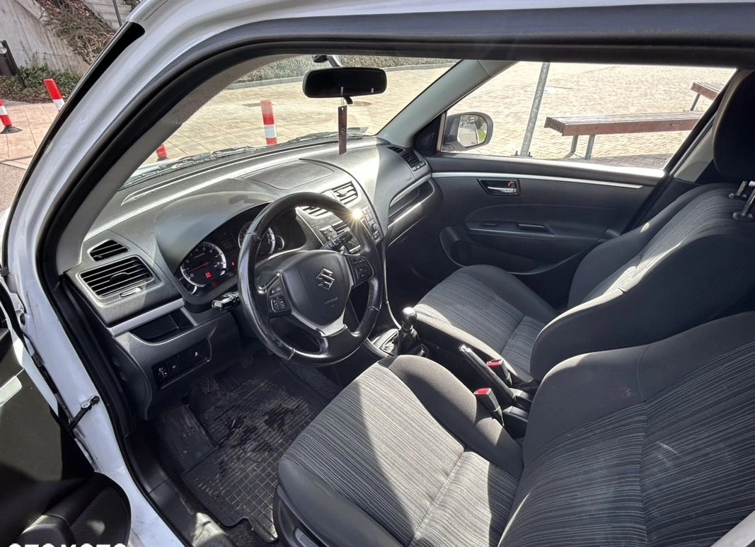 Suzuki Swift cena 27900 przebieg: 154000, rok produkcji 2016 z Katowice małe 191
